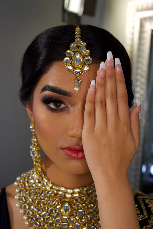 Defined eyes & traditional gold jewellery
