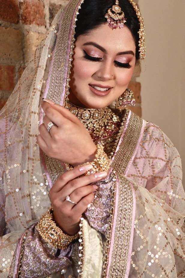 Luminous makeup & delicate bridal tones