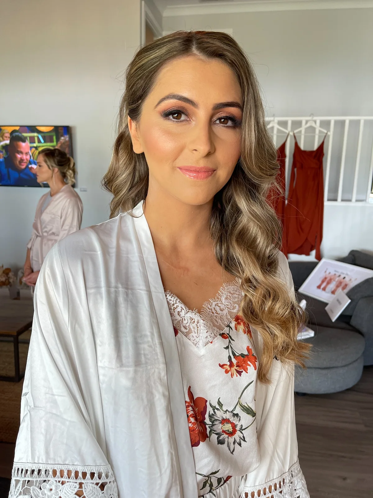Soft golden waves and warm bridal makeup during preparation
